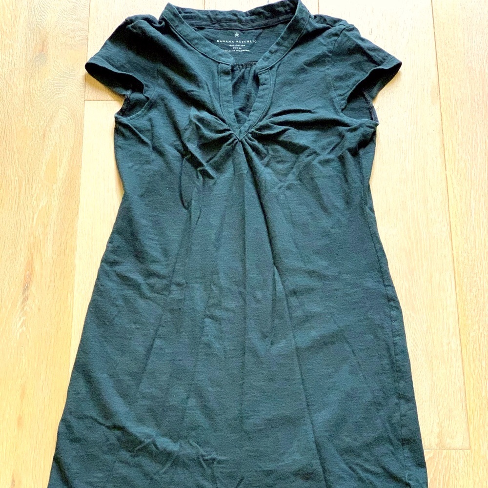Banana Republic Size XS Black V-Neck T-shirt Dress. 100% Cotton.